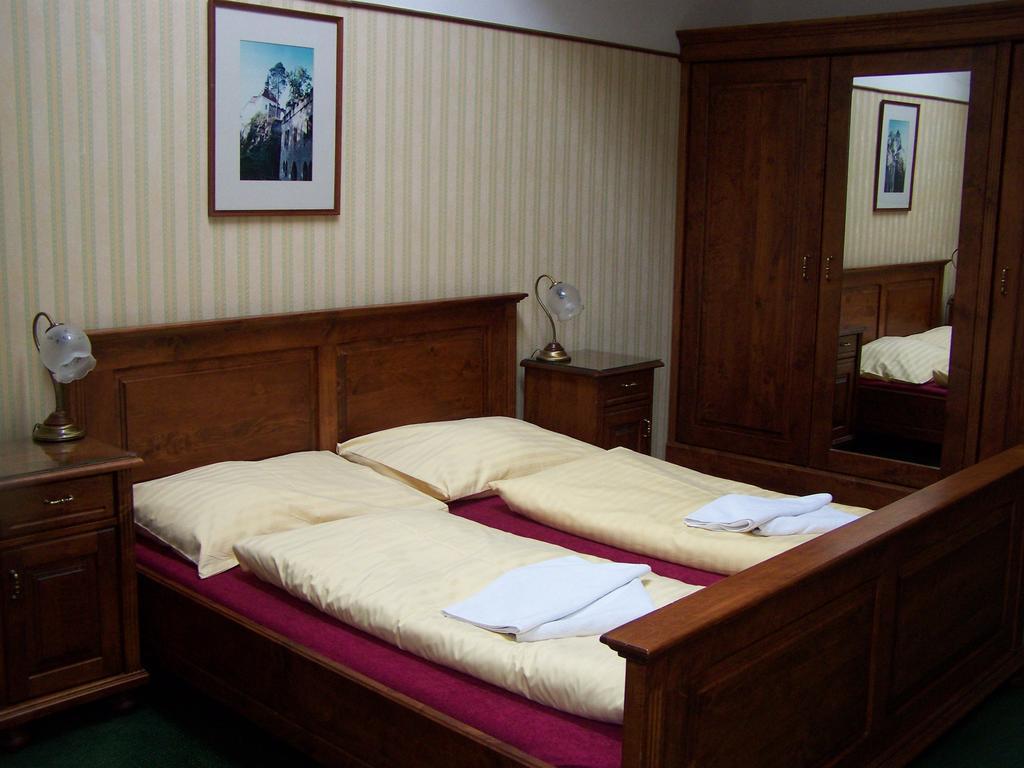 Hotel Pariz Jicin Luaran gambar