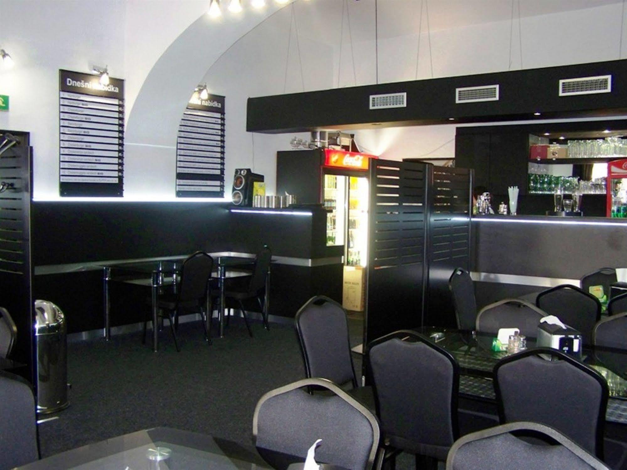 Hotel Pariz Jicin Luaran gambar
