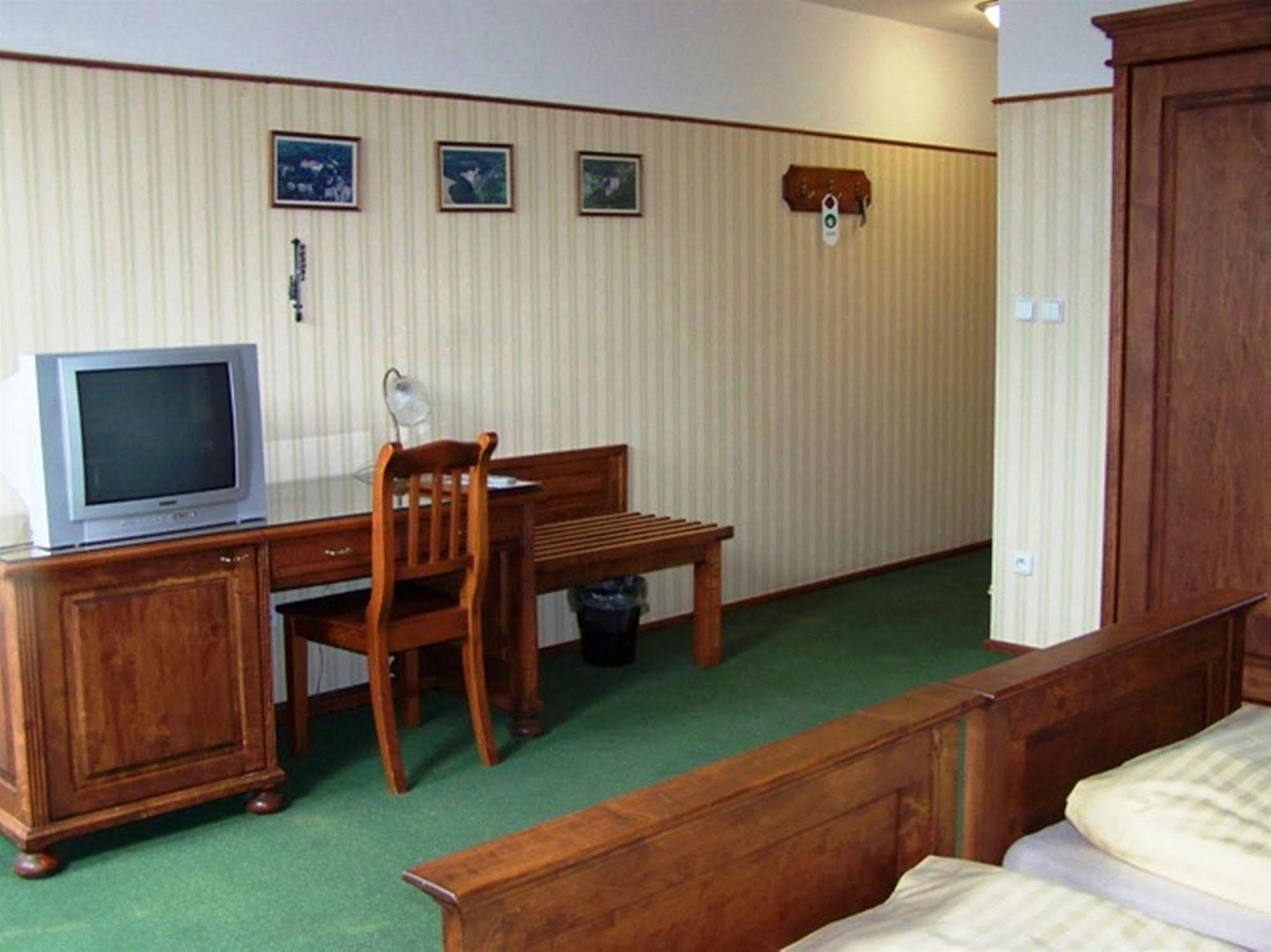 Hotel Pariz Jicin Luaran gambar