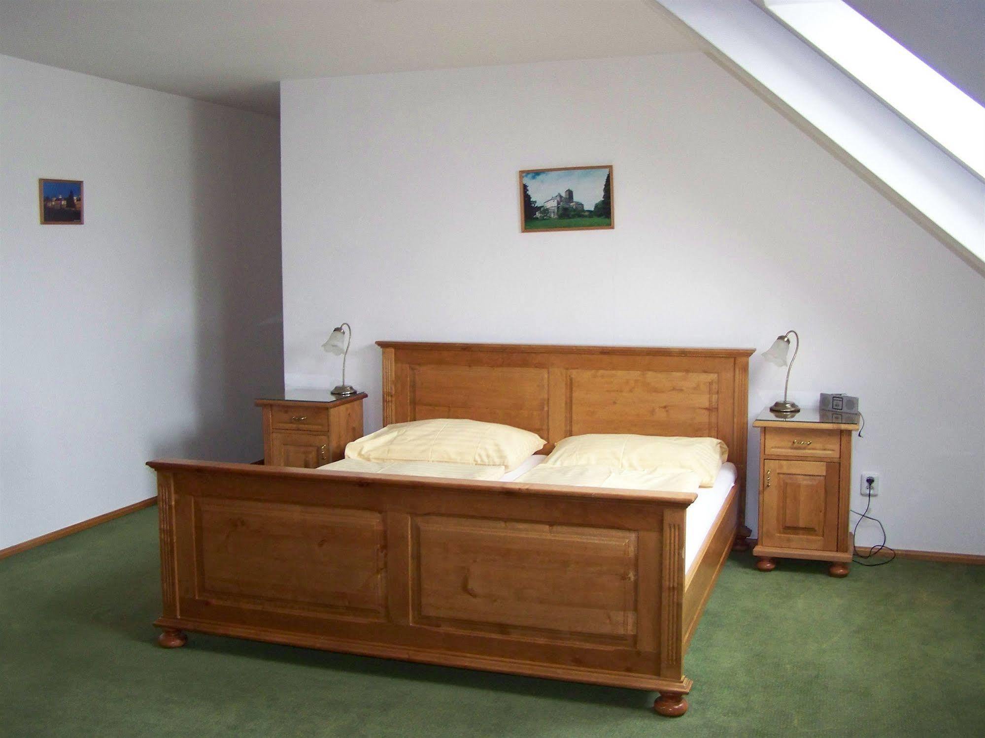 Hotel Pariz Jicin Luaran gambar