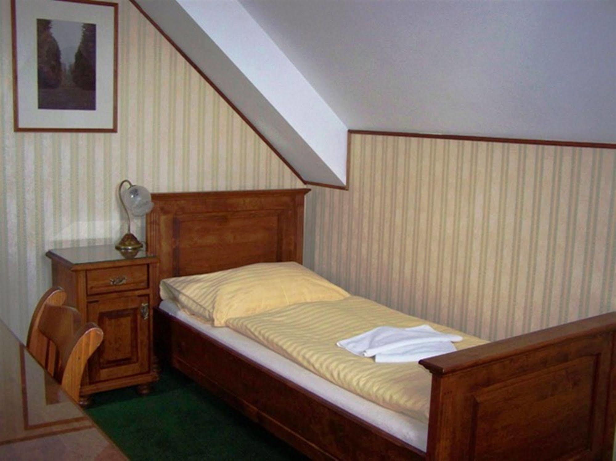 Hotel Pariz Jicin Luaran gambar