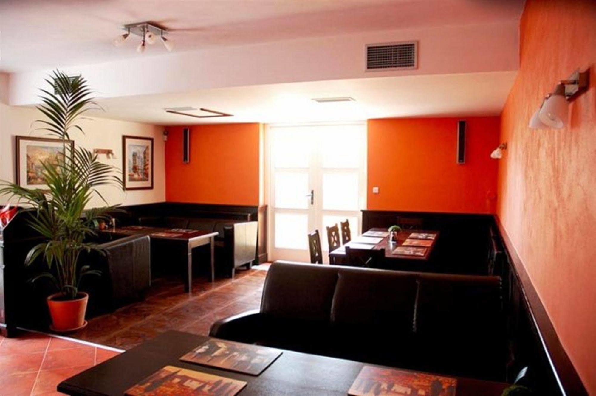 Hotel Pariz Jicin Luaran gambar